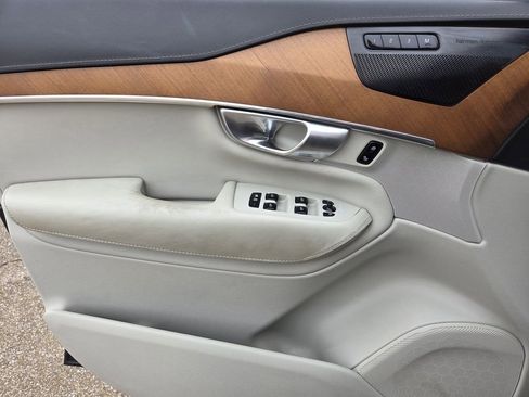 Used 2020 Volvo XC90 T8 Inscription image 18