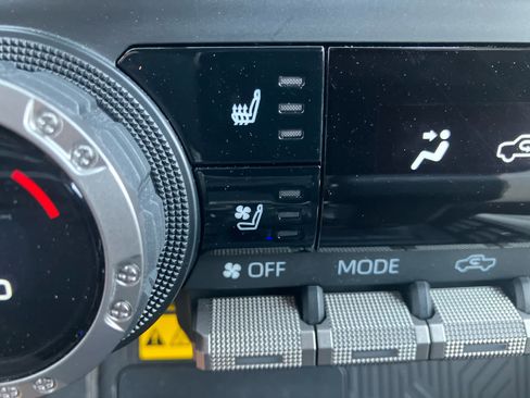 Used 2024 Toyota Tacoma Limited image 28