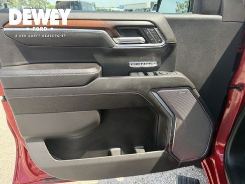 Used 2024 GMC Sierra 1500 Denali w/ Technology Package AWD/4WD image 11