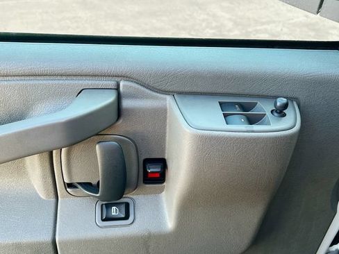 Used 2024 GMC Savana 2500 w/ Driver Convenience Package RWD image 9