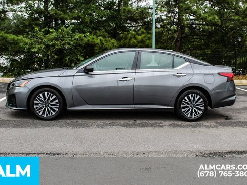 Used 2025 Nissan Altima 2.5 SV FWD image 6
