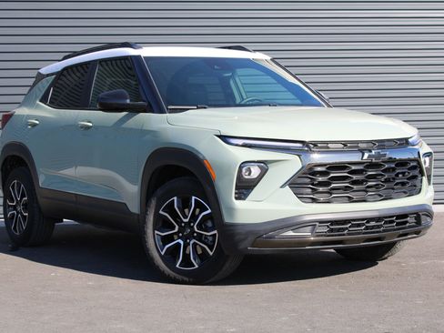 Used 2024 Chevrolet TrailBlazer ACTIV w/ Driver Confidence Package image 3