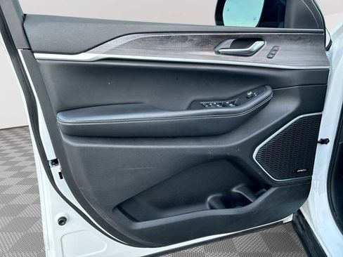 Used 2022 Jeep Grand Cherokee Limited 4xe image 23