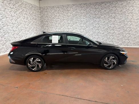 Used 2024 Hyundai Elantra Limited FWD image 8