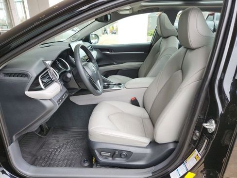 Used 2024 Toyota Camry XLE w/ Navigation Package image 16