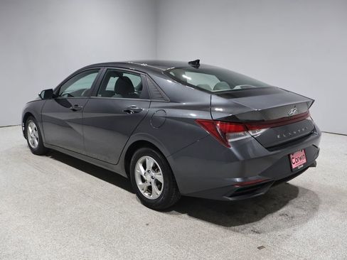 Used 2021 Hyundai Elantra SE image 4