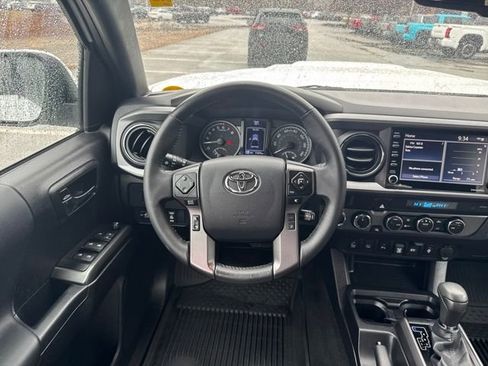 Used 2023 Toyota Tacoma TRD Sport w/ Technology Package AWD/4WD image 17