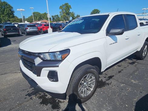 Used 2023 Chevrolet Colorado LT w/ LT Convenience Package II AWD/4WD image 3