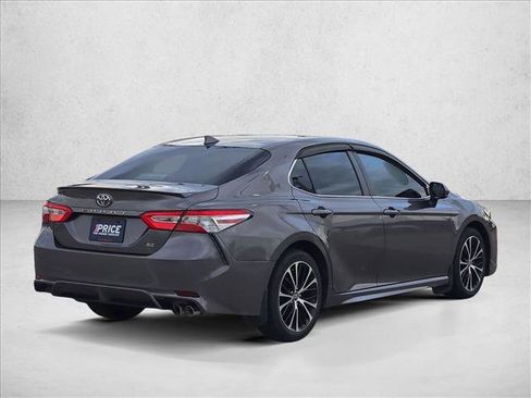 Used 2020 Toyota Camry SE FWD image 5