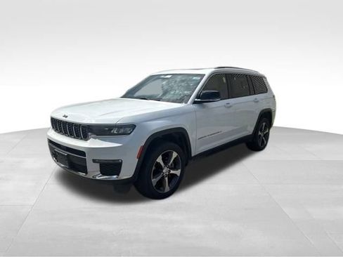 Used 2023 Jeep Grand Cherokee L Limited image 3