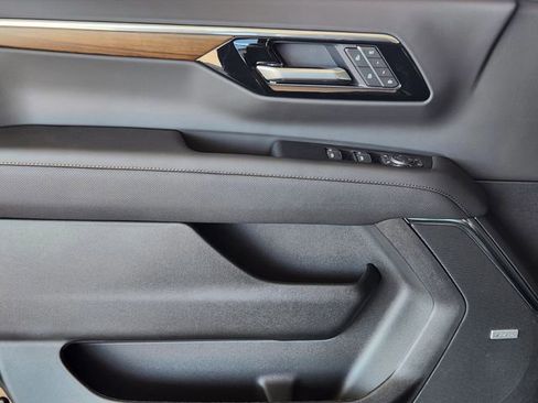 New 2026 Chevrolet Suburban High Country image 53