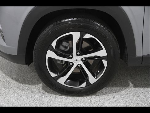Used 2024 Chevrolet Trax RS w/ Driver Confidence Package FWD image 21