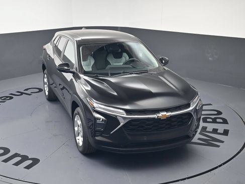 Used 2026 Chevrolet Trax LS w/ LS Convenience Package FWD image 30