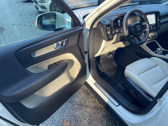 Used 2023 Volvo XC40 B5 Plus w/ Protection Package Premier AWD/4WD image 11