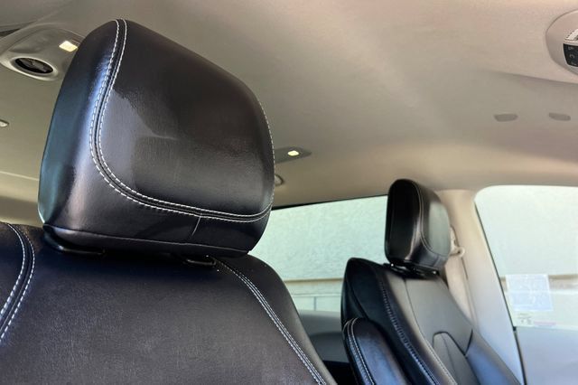 Used 2024 Chrysler Pacifica Limited FWD image 19