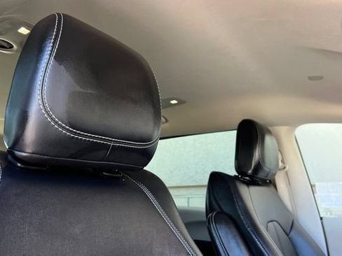 Used 2024 Chrysler Pacifica Limited FWD image 19