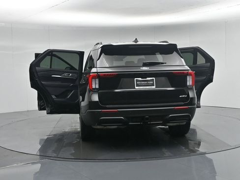 Used 2025 Ford Explorer ST-Line w/ ST-Line Street Pack image 35
