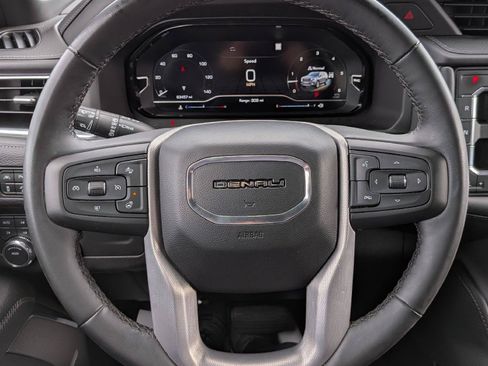 Used 2023 GMC Yukon Denali AWD/4WD image 17