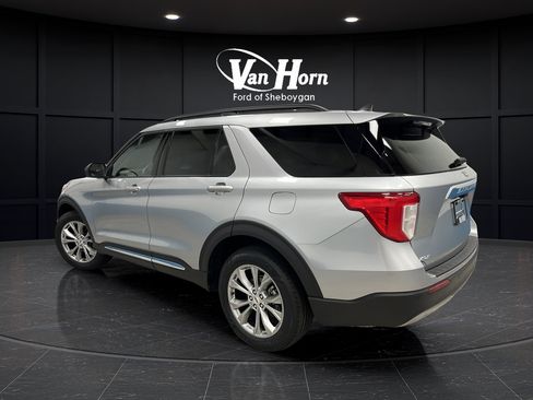 Used 2023 Ford Explorer XLT w/ Equipment Group 202A AWD/4WD image 5