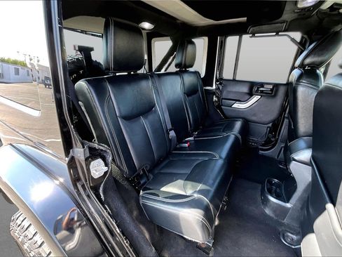 Used 2016 Jeep Wrangler Unlimited Rubicon AWD/4WD image 26