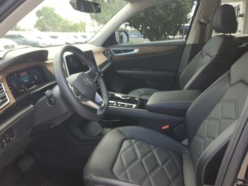 Certified 2024 Volkswagen Atlas SE w/ Panoramic Sunroof Package FWD image 24