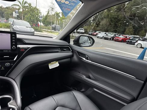 Used 2023 Toyota Camry XLE image 16