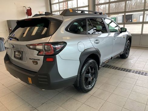 Used 2022 Subaru Outback Wilderness image 17