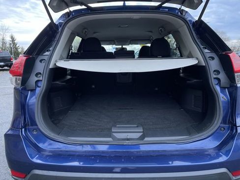 Used 2018 Nissan Rogue SV image 25