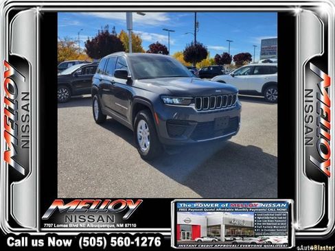 Used 2025 Jeep Grand Cherokee Laredo image 4