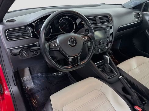 Used 2015 Volkswagen Jetta Sport image 9