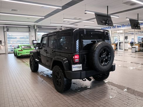 Used 2015 Jeep Wrangler Unlimited Sahara AWD/4WD image 9