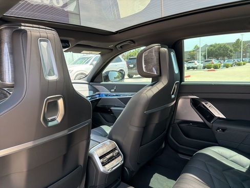 Used 2025 BMW 740i RWD image 21
