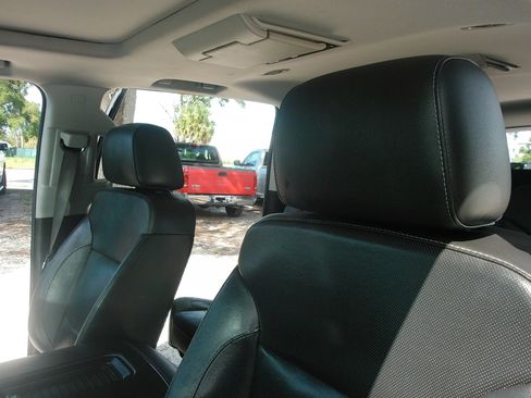 Used 2018 Chevrolet Suburban Premier RWD image 12