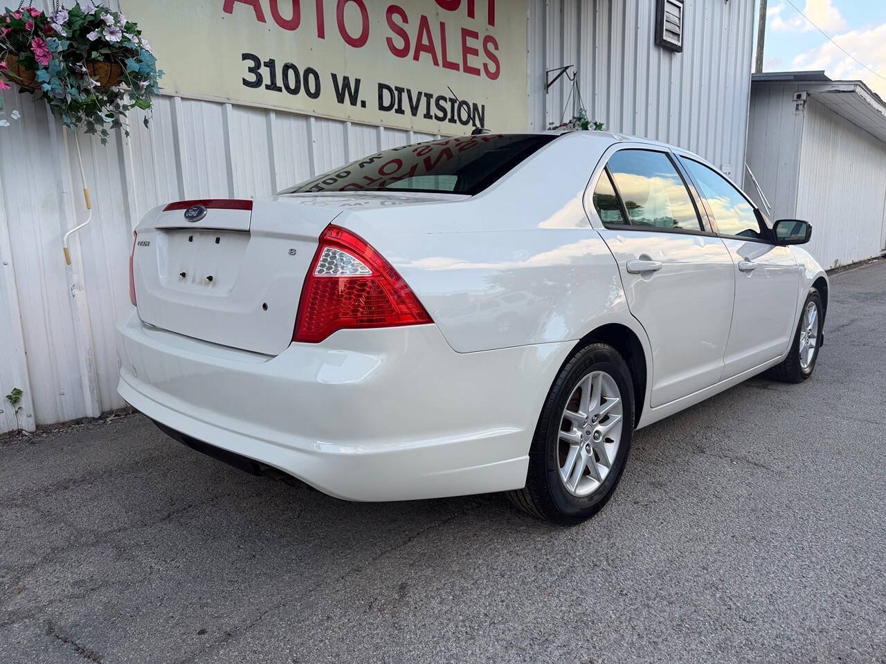 Used 2010 Ford Fusion S FWD image 4