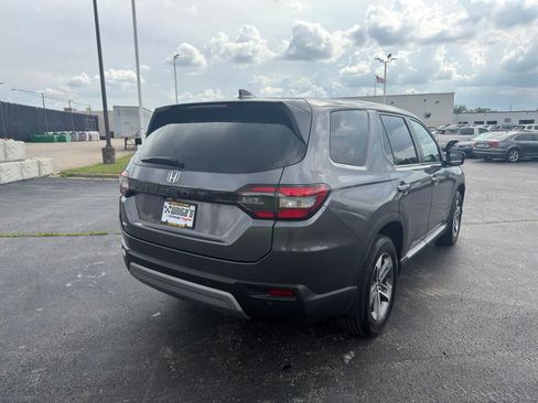 Used 2025 Honda Pilot EX-L image 6