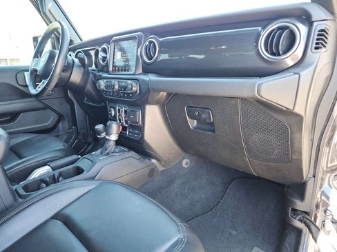 Used 2021 Jeep Wrangler Unlimited Sahara AWD/4WD image 28