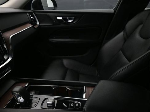 Used 2024 Volvo S60 B5 Plus image 13