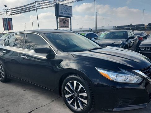 Used 2017 Nissan Altima 2.5 SV FWD image 2