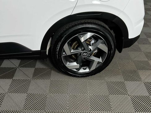 Certified 2025 Hyundai Venue SEL FWD image 30