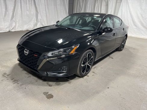 Used 2025 Nissan Altima 2.5 SR image 3