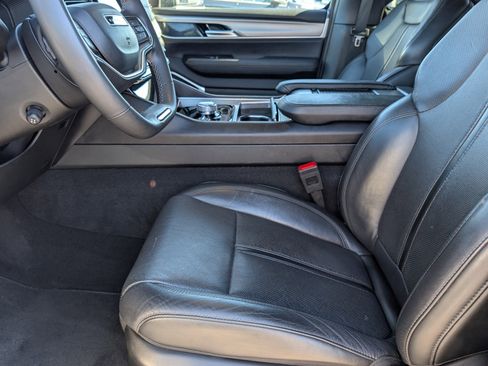 Used 2024 Jeep Wagoneer Series II w/ Convenience Group I AWD/4WD image 10