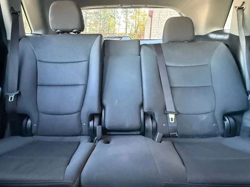Used 2012 Kia Sorento LX w/ Third Row Pkg image 22