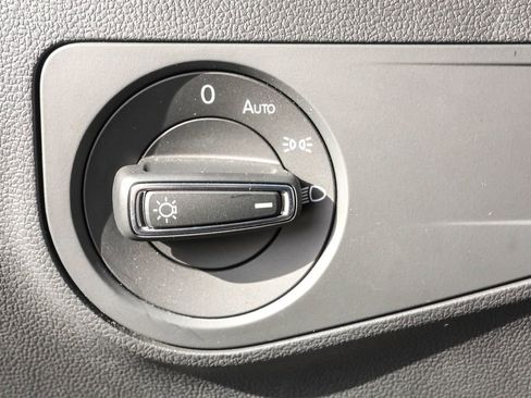 Certified 2024 Volkswagen Tiguan SE image 18