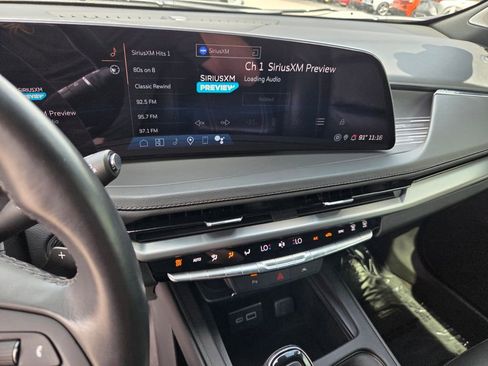 Used 2025 Cadillac XT4 Premium Luxury FWD image 25