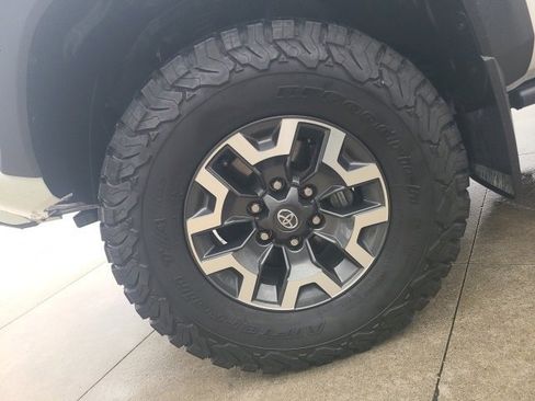 Used 2023 Toyota Tacoma TRD Off-Road image 12