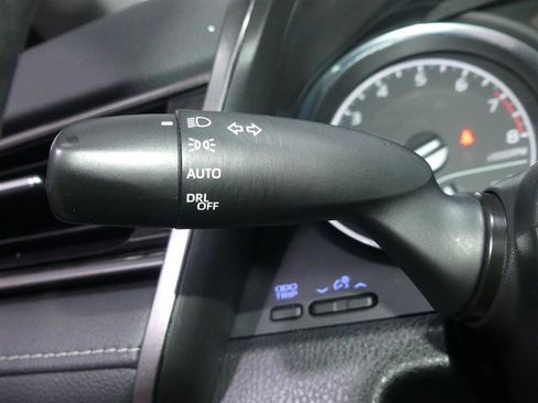 Used 2020 Toyota Camry SE w/ Convenience Package FWD image 34
