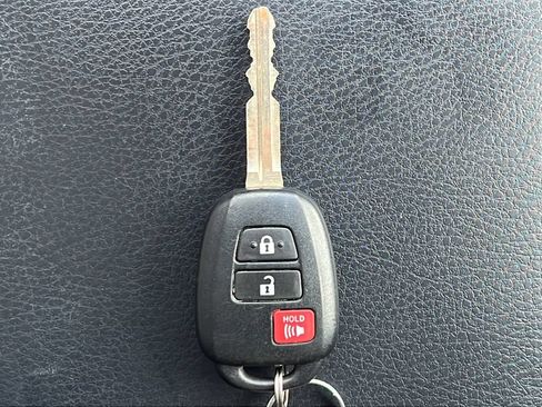 Used 2015 Toyota RAV4 LE AWD/4WD image 22