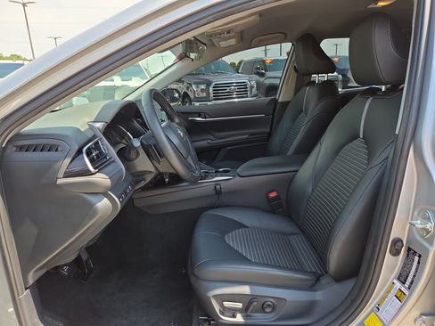 Used 2024 Toyota Camry SE FWD image 10