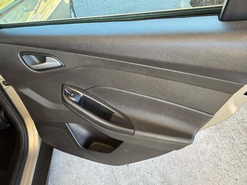 Used 2016 Ford Focus SE FWD image 29