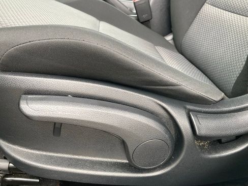 Used 2025 Kia Soul LX w/ LX Technology Package FWD image 12